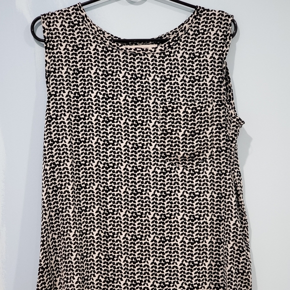 LOFT Tops - Loft sleevless top
